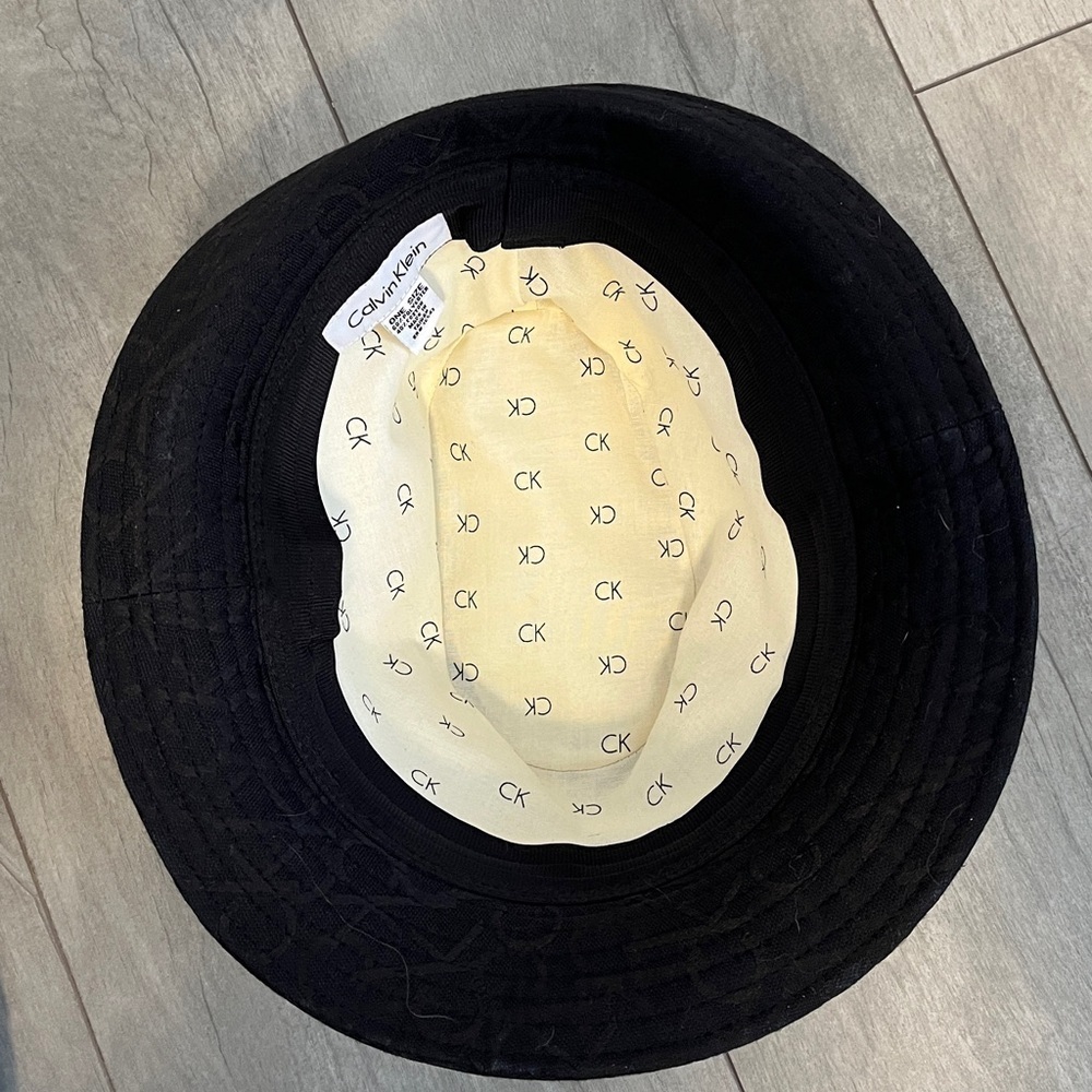 Calvin Klein NWOT Black Monogram Fedora Hat, 24" - Picture 6 of 8